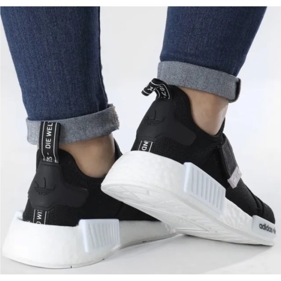 Adidas Originals NMD R1 Women’s Athletic Sneaker Running Black Shoe Trainer 7.5 - Picture 4 of 6